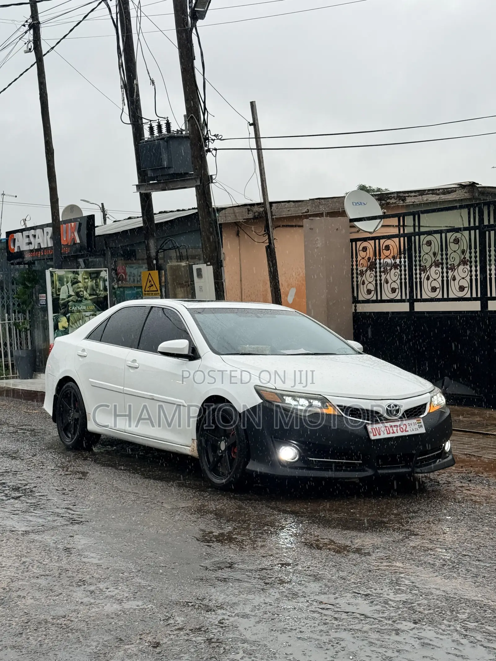 Toyota Camry SE 4dr Sedan (2.5L 4cyl 6A) 2013 White