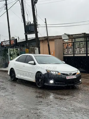 Toyota Camry SE 4dr Sedan (2.5L 4cyl 6A) 2013 White