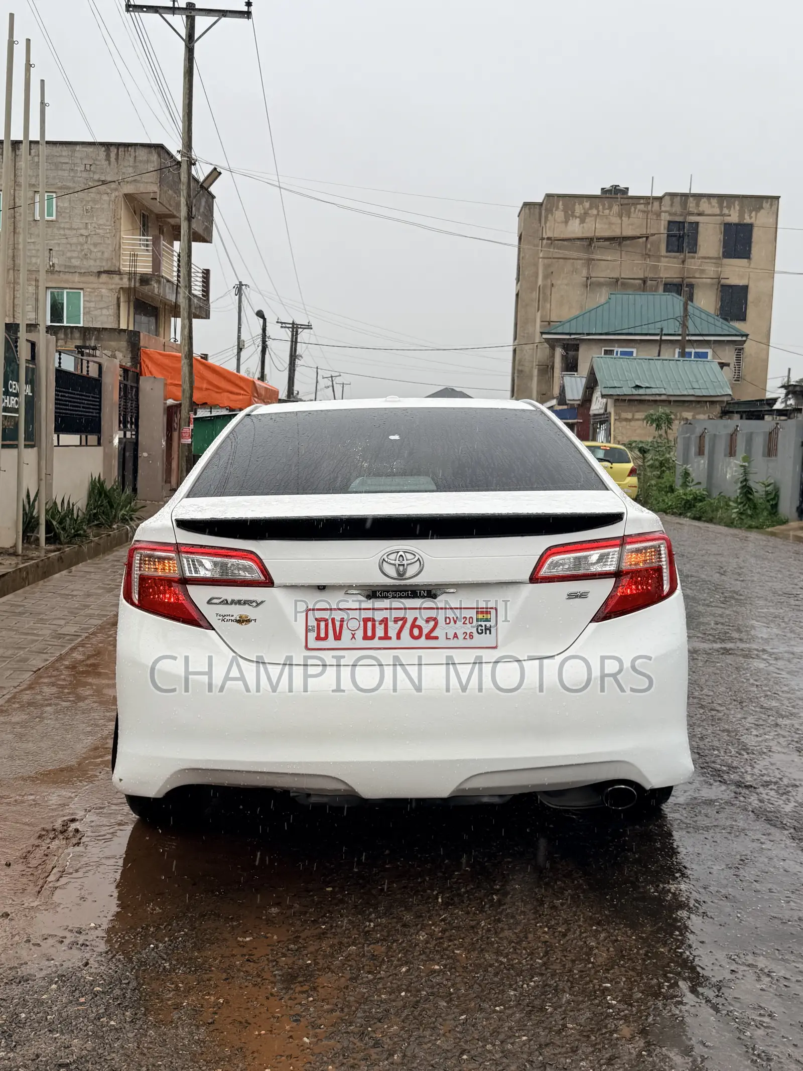 Toyota Camry SE 4dr Sedan (2.5L 4cyl 6A) 2013 White