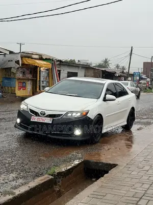 Toyota Camry SE 4dr Sedan (2.5L 4cyl 6A) 2013 White