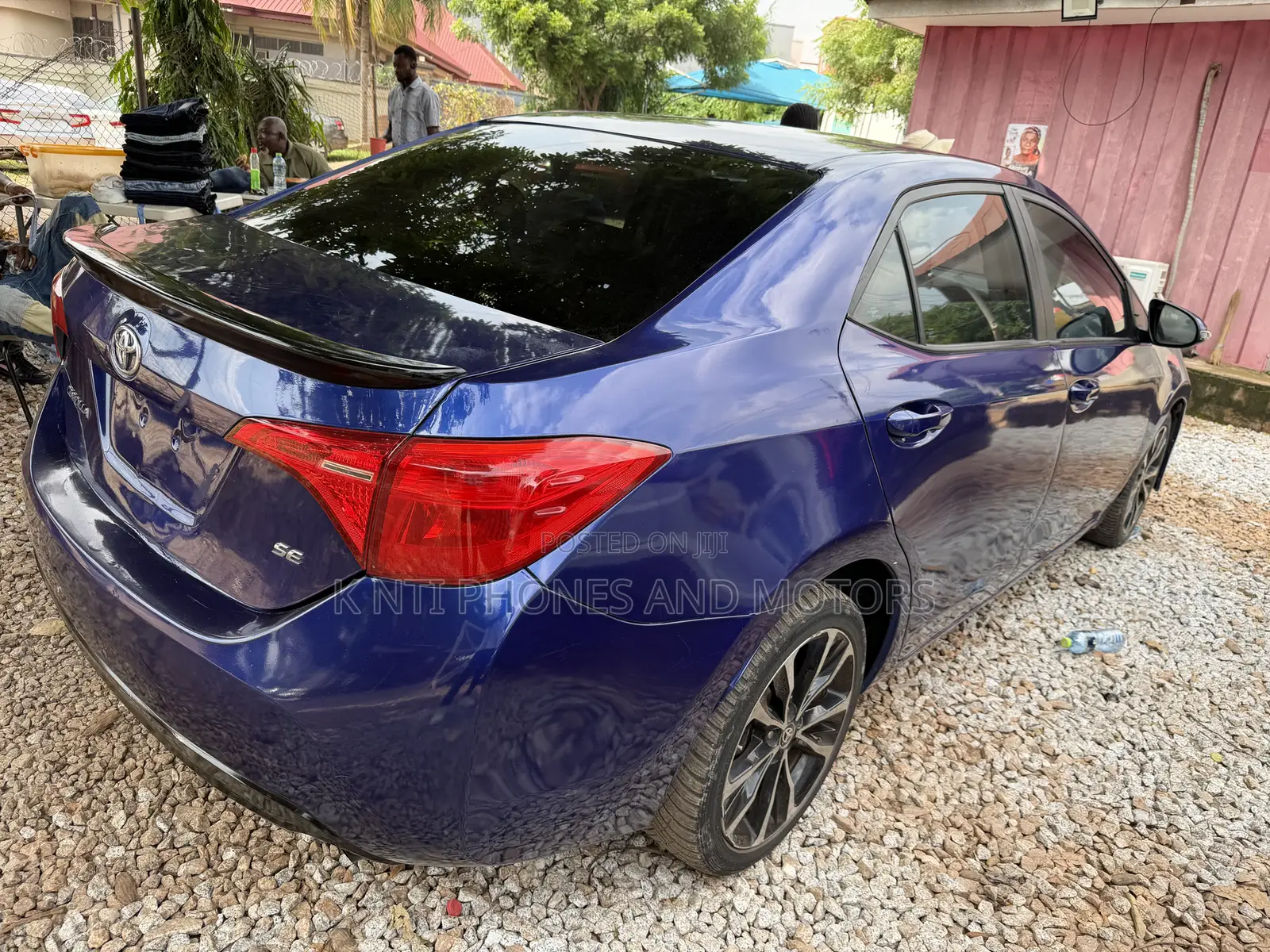 Toyota Corolla LE (1.8L 4cyl 2A) 2018 Blue
