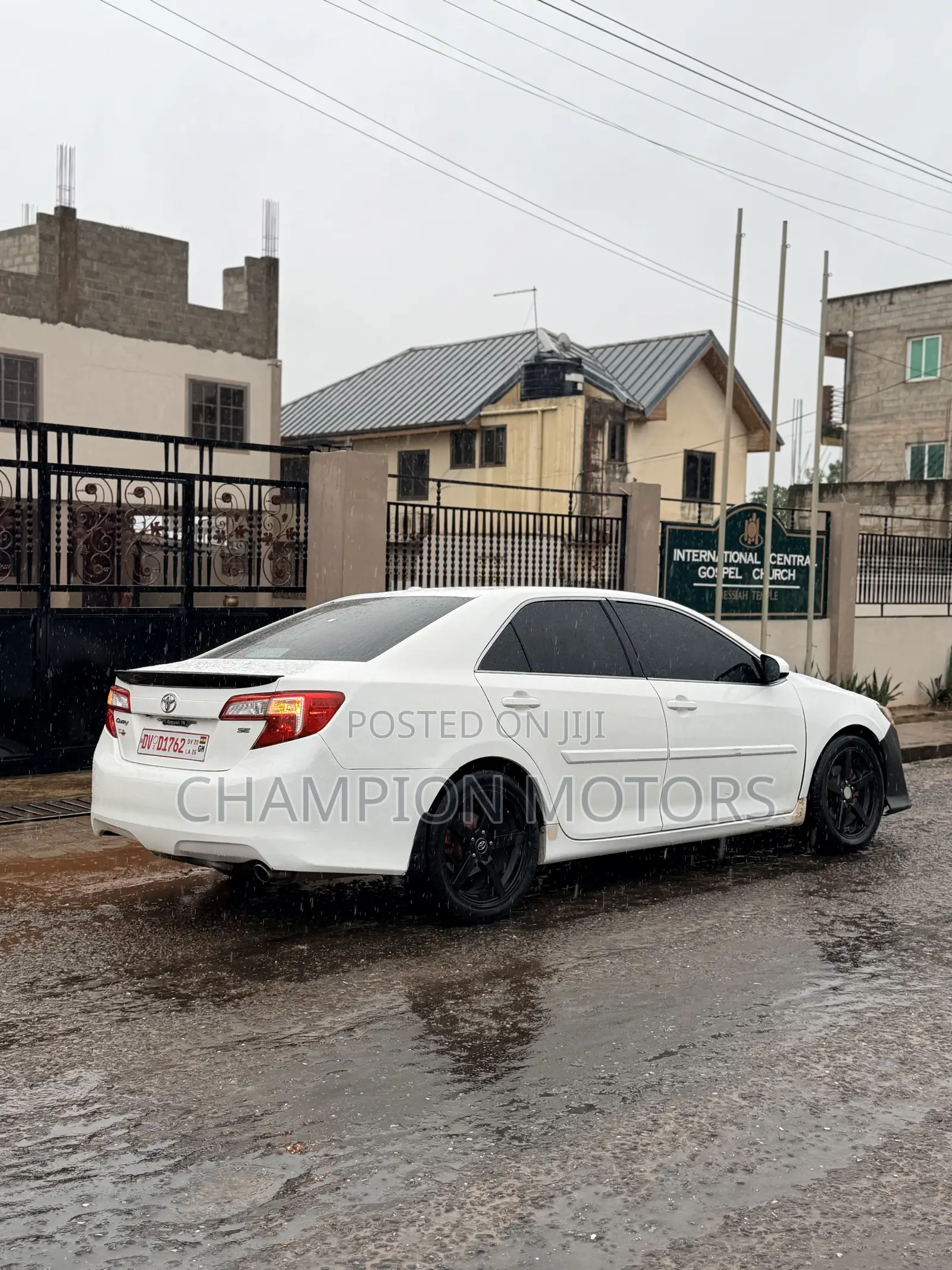 Toyota Camry SE 4dr Sedan (2.5L 4cyl 6A) 2013 White