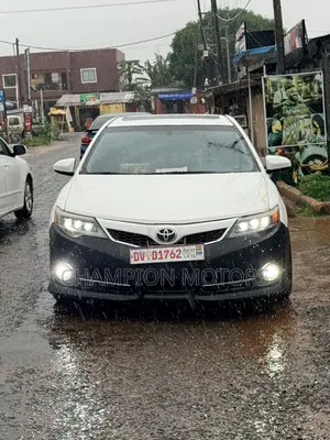Toyota Camry SE 4dr Sedan (2.5L 4cyl 6A) 2013 White