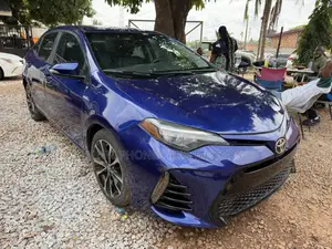Toyota Corolla LE (1.8L 4cyl 2A) 2018 Blue