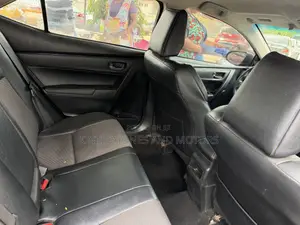 Toyota Corolla LE (1.8L 4cyl 2A) 2018 Blue