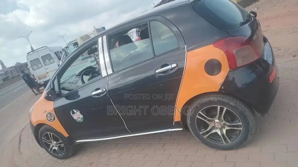 Toyota Yaris 2013 Black