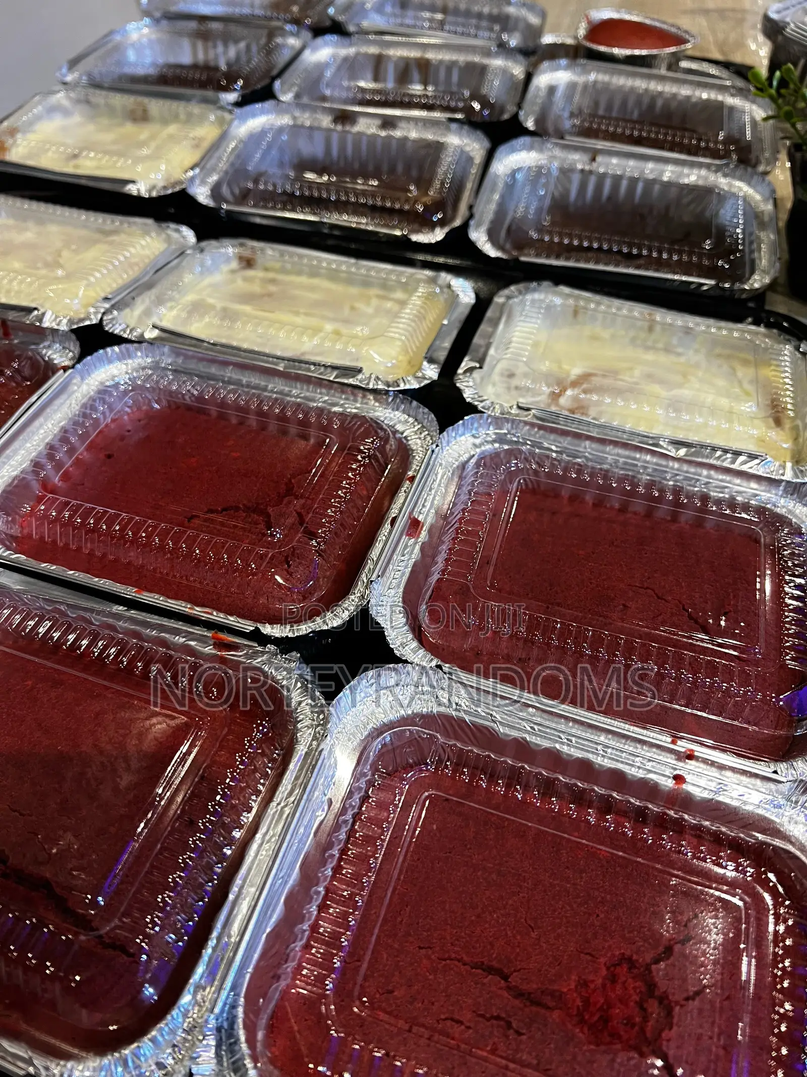 Foil Cakes( Vanilla,Chocolate,Red Velvet,Banana and Coconut Flavours )