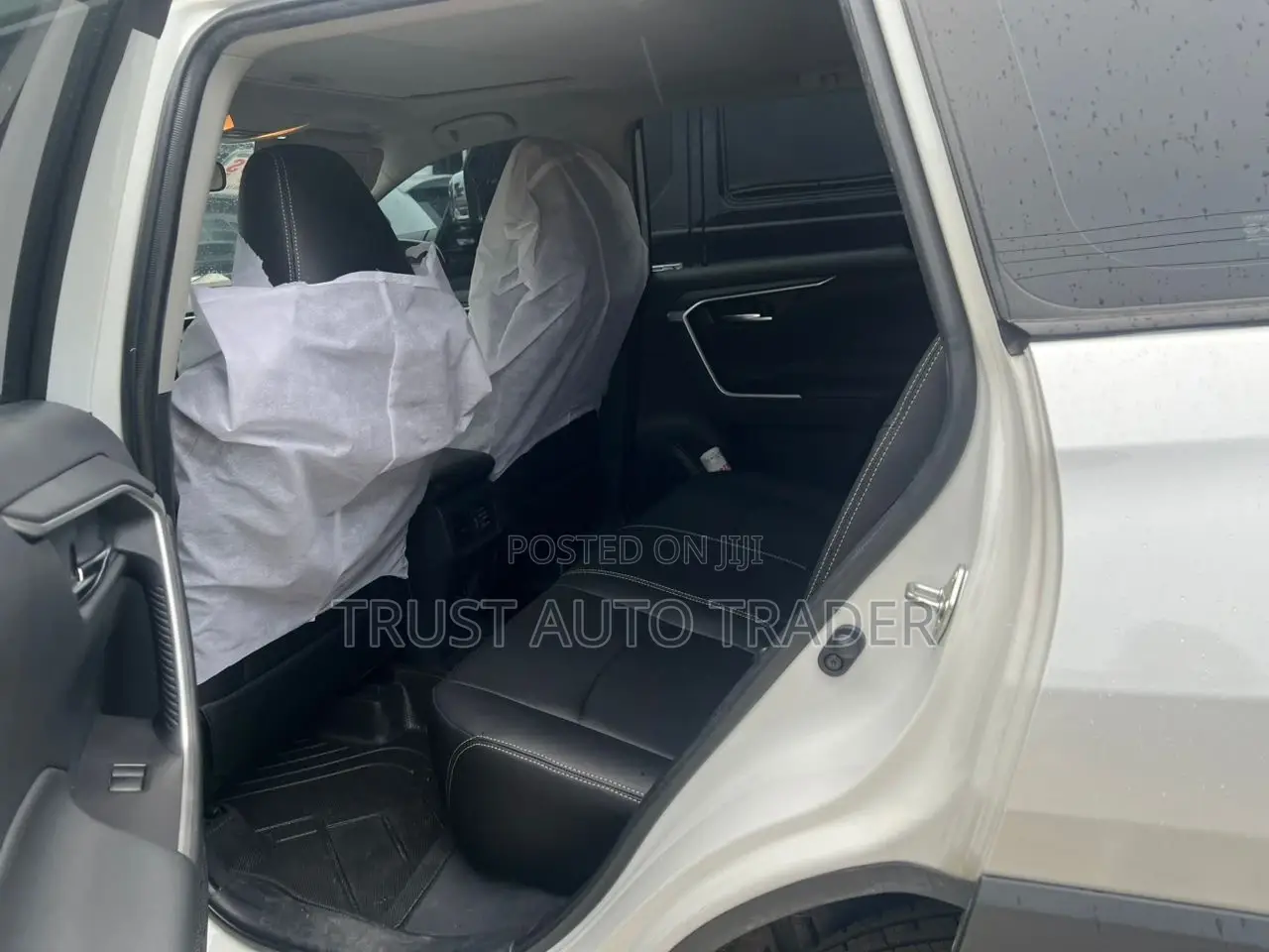 Toyota RAV4 XLE FWD 2023 White
