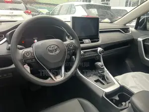 Toyota RAV4 XLE FWD 2023 White