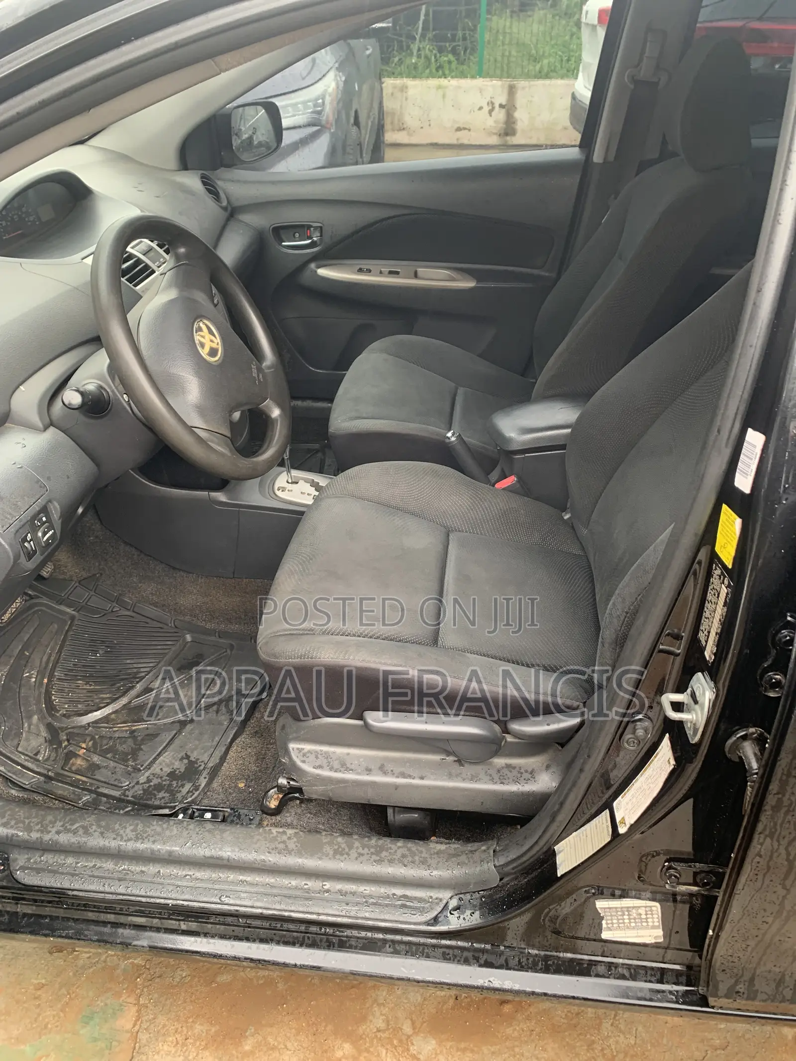 Toyota Yaris Base Hatchback 3dr 2010 Black