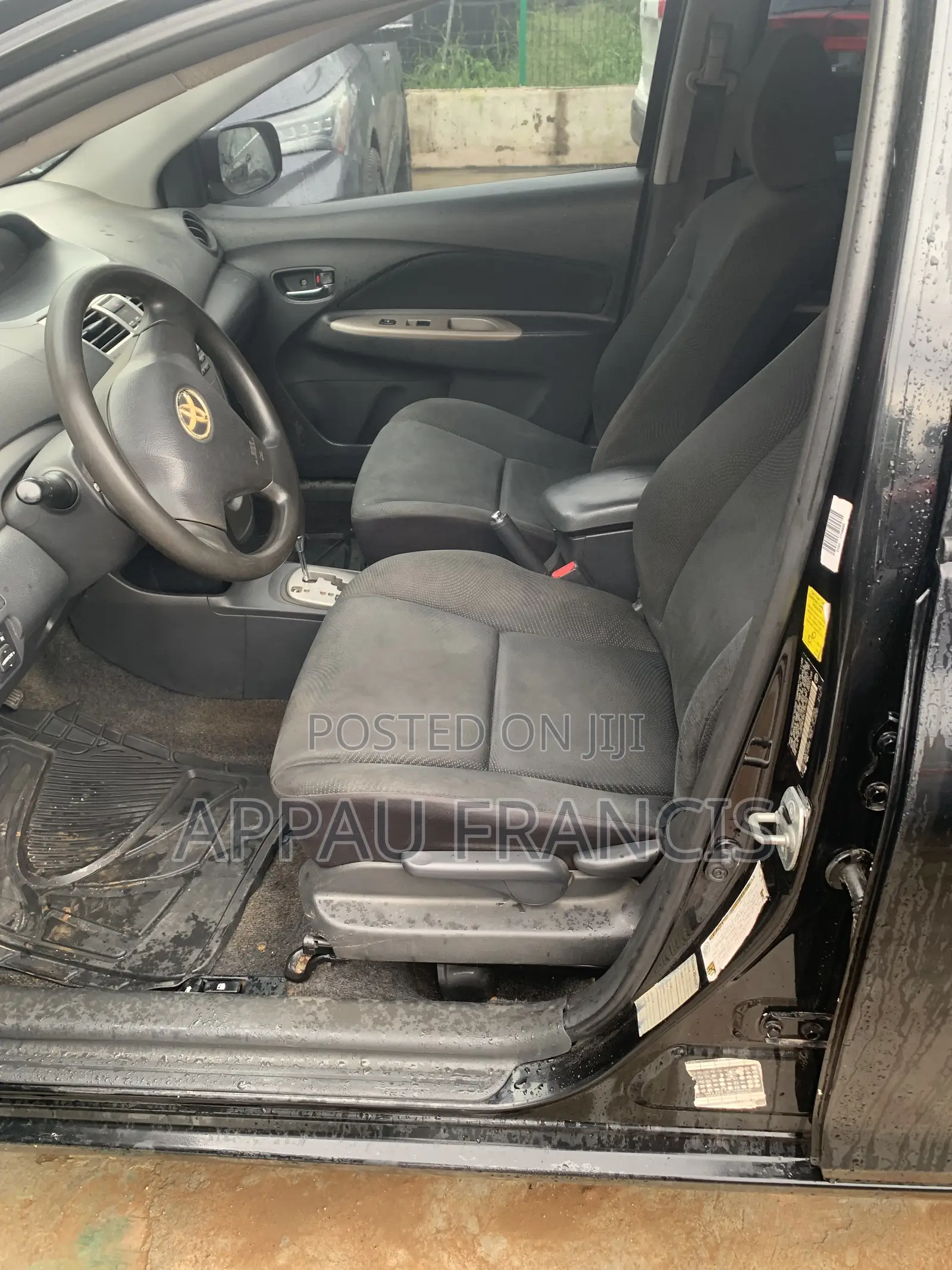 Toyota Yaris Base Hatchback 3dr 2010 Black