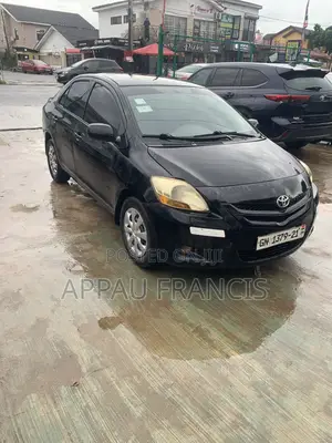 Toyota Yaris Base Hatchback 3dr 2010 Black
