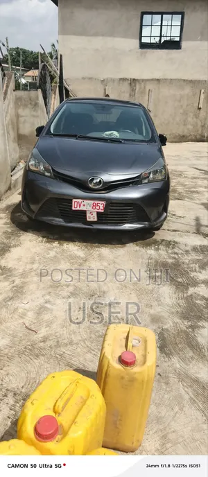 Toyota Vitz 1.3 FWD 5dr 2015 Black