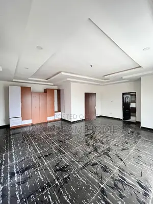 5bdrm House in Lake Side Estate for rent