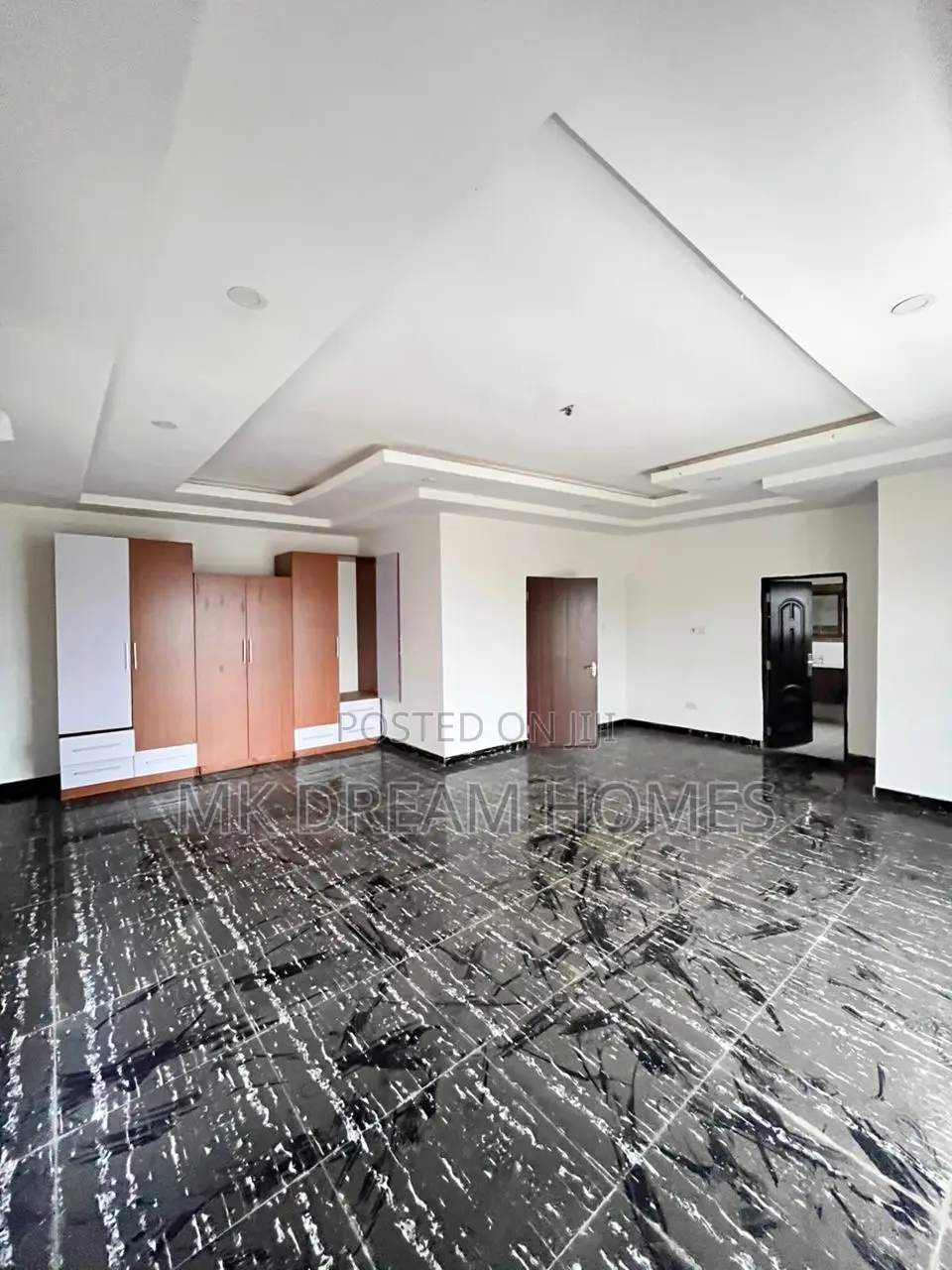 5bdrm House in Lake Side Estate for rent