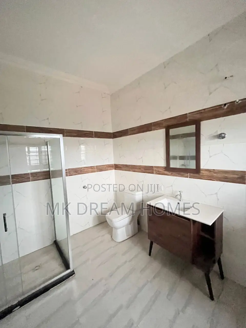 5bdrm House in Lake Side Estate for rent
