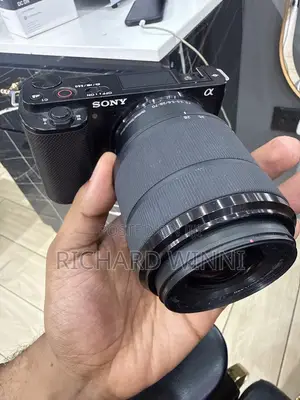 Sony Zv-e10 Body+Kit Lens+Sigma 28–70mm Lens (Clean • Ready To Shoot)