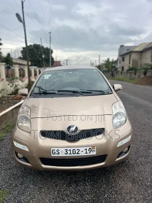 Toyota Vitz 2010 Gold