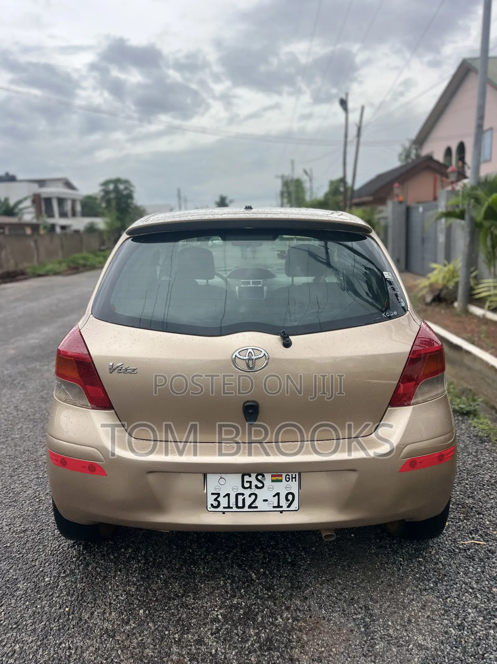 Toyota Vitz 2010 Gold