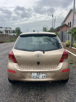 Toyota Vitz 2010 Gold