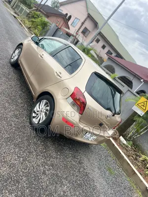 Toyota Vitz 2010 Gold