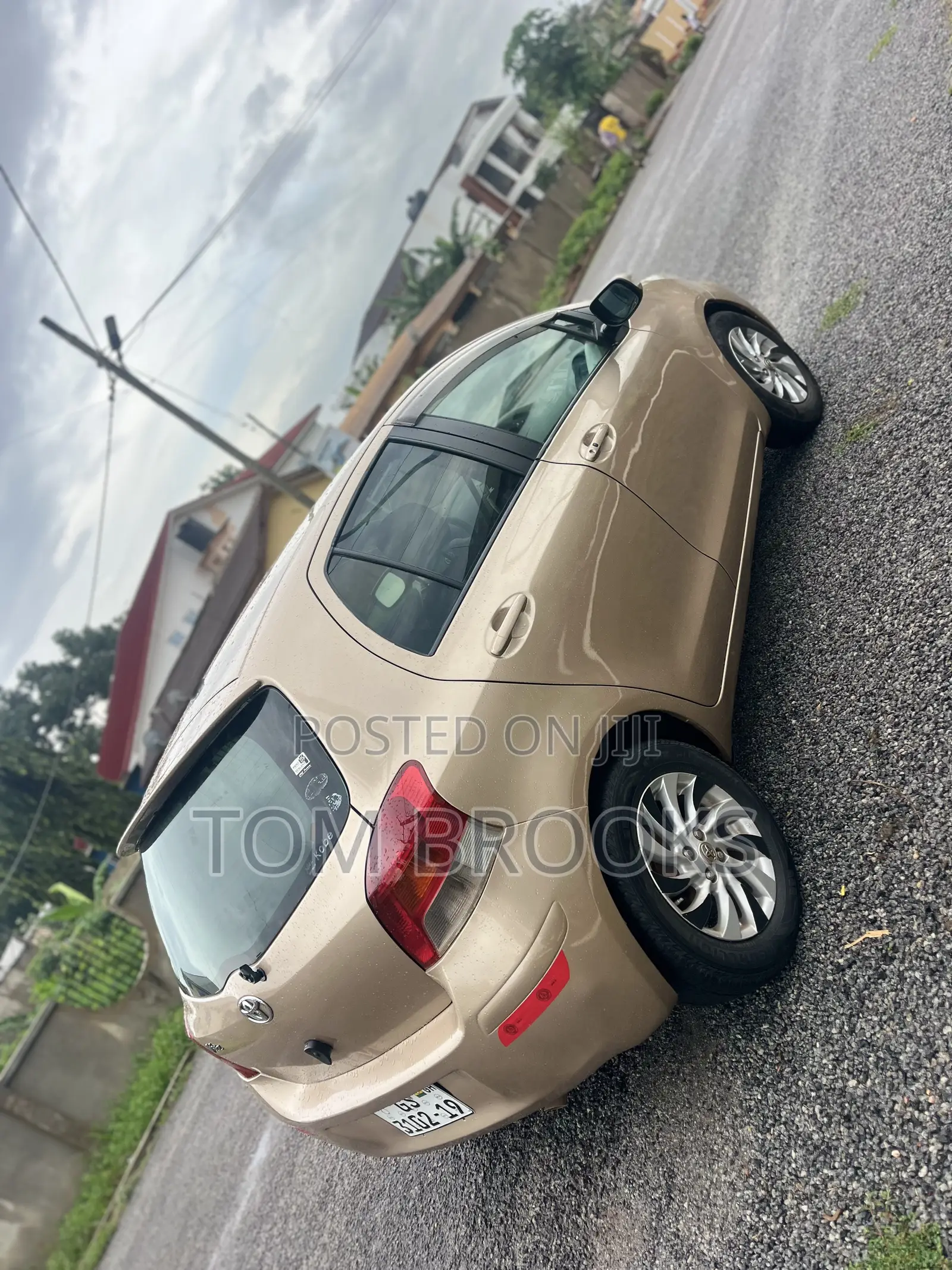 Toyota Vitz 2010 Gold