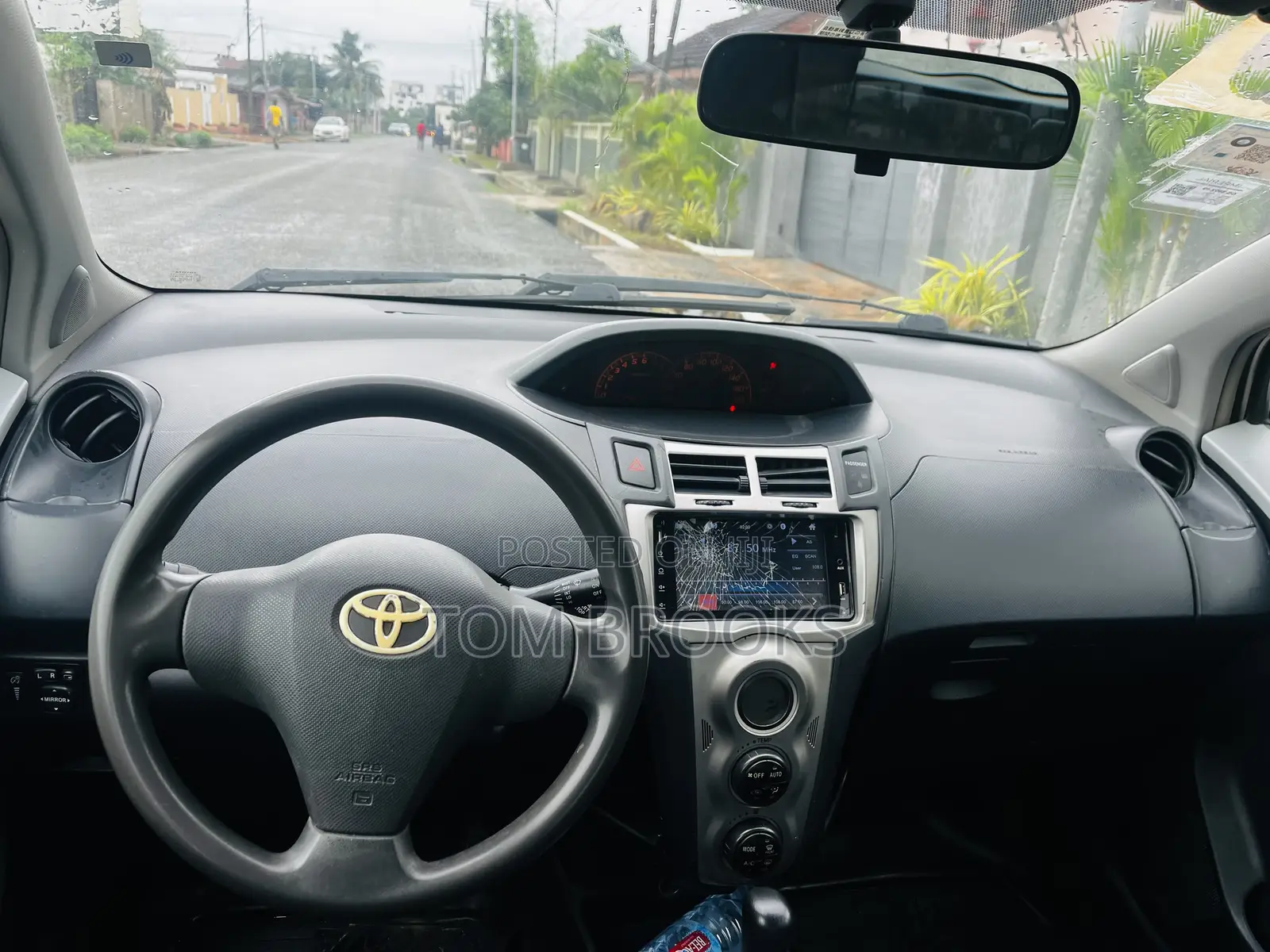 Toyota Vitz 2010 Gold