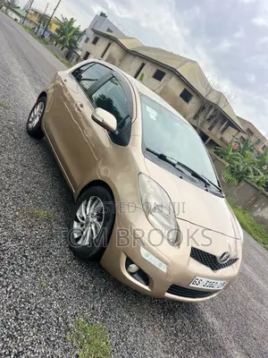 Toyota Vitz 2010 Gold