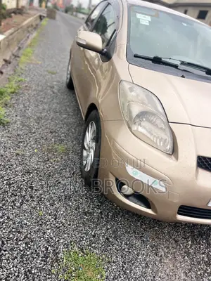 Toyota Vitz 2010 Gold