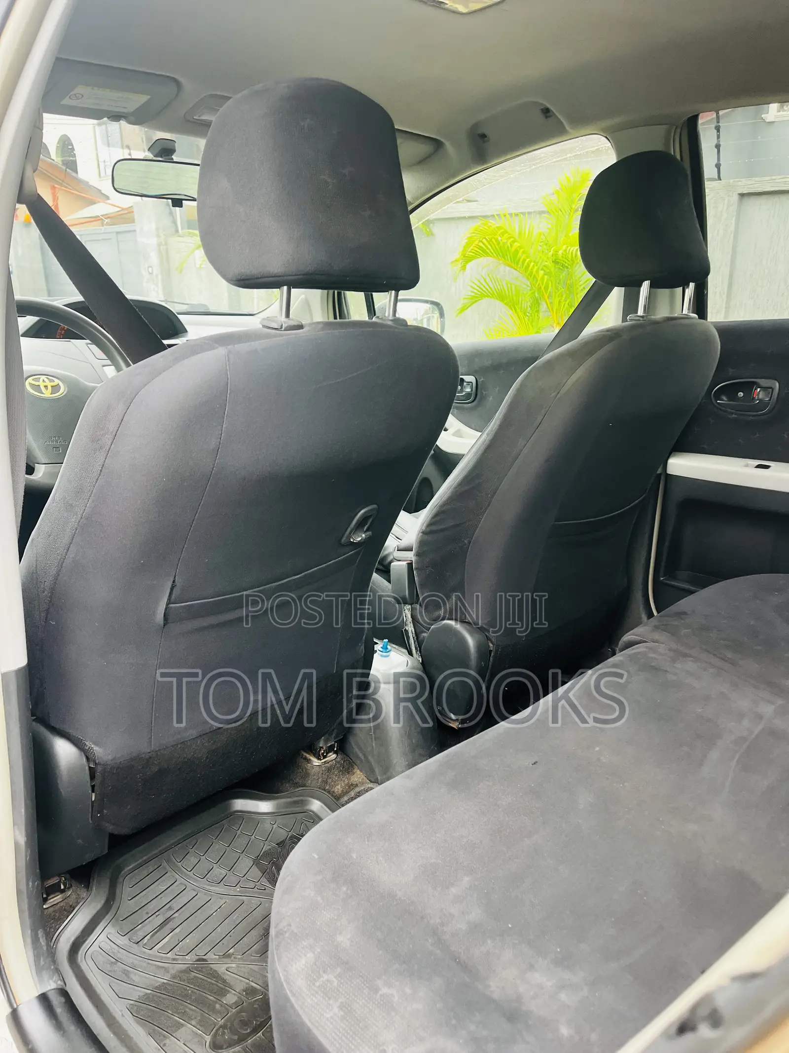 Toyota Vitz 2010 Gold