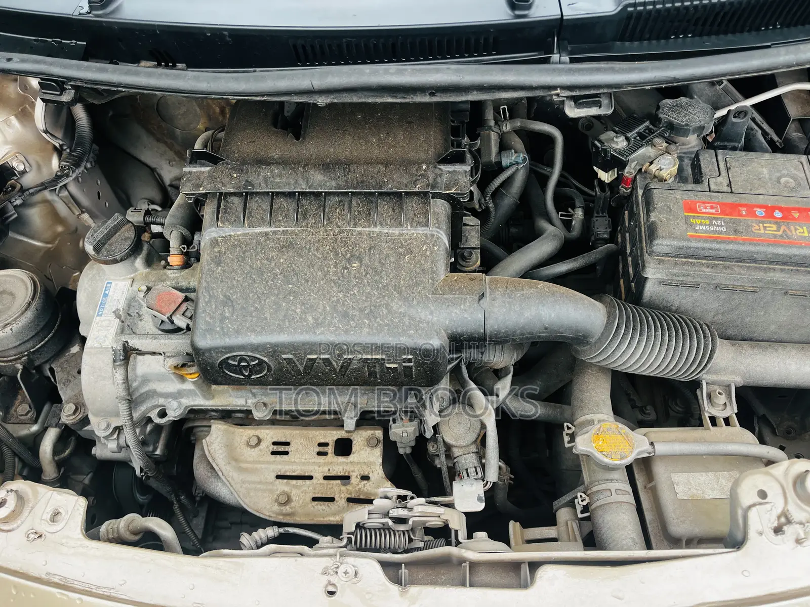Toyota Vitz 2010 Gold