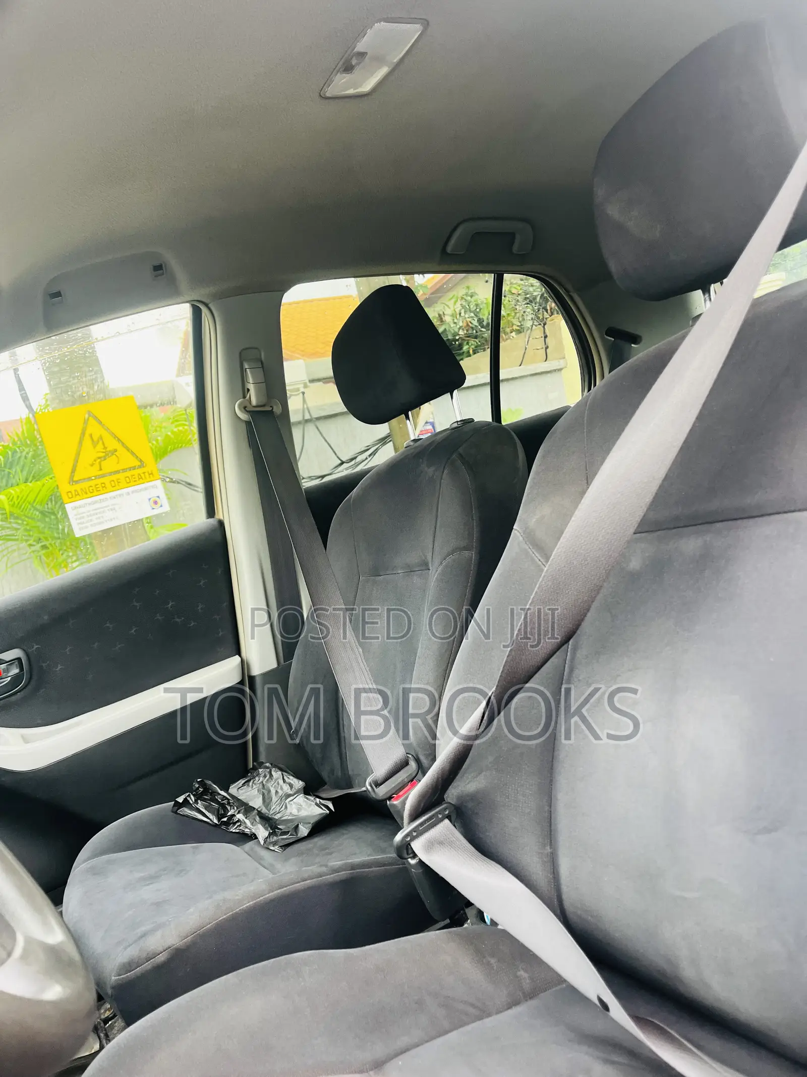 Toyota Vitz 2010 Gold