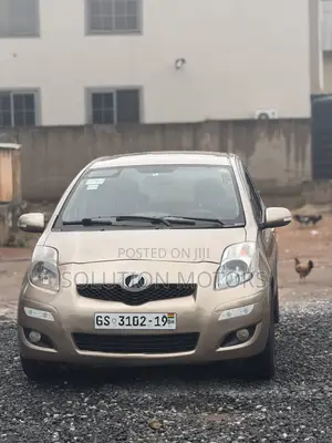 Toyota Vitz 2010 Gold