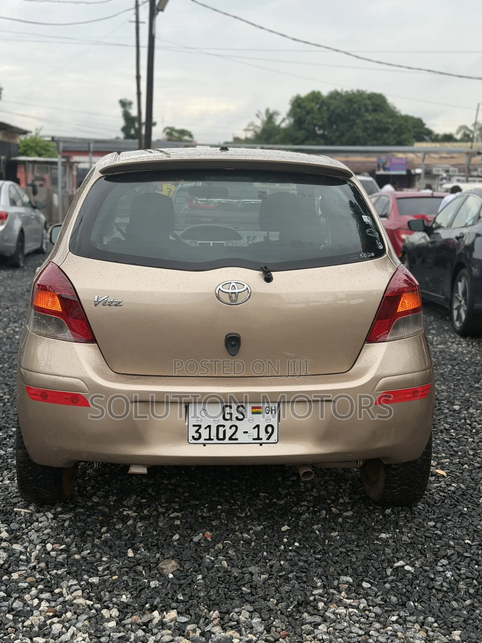 Toyota Vitz 2010 Gold
