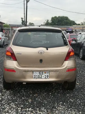 Toyota Vitz 2010 Gold