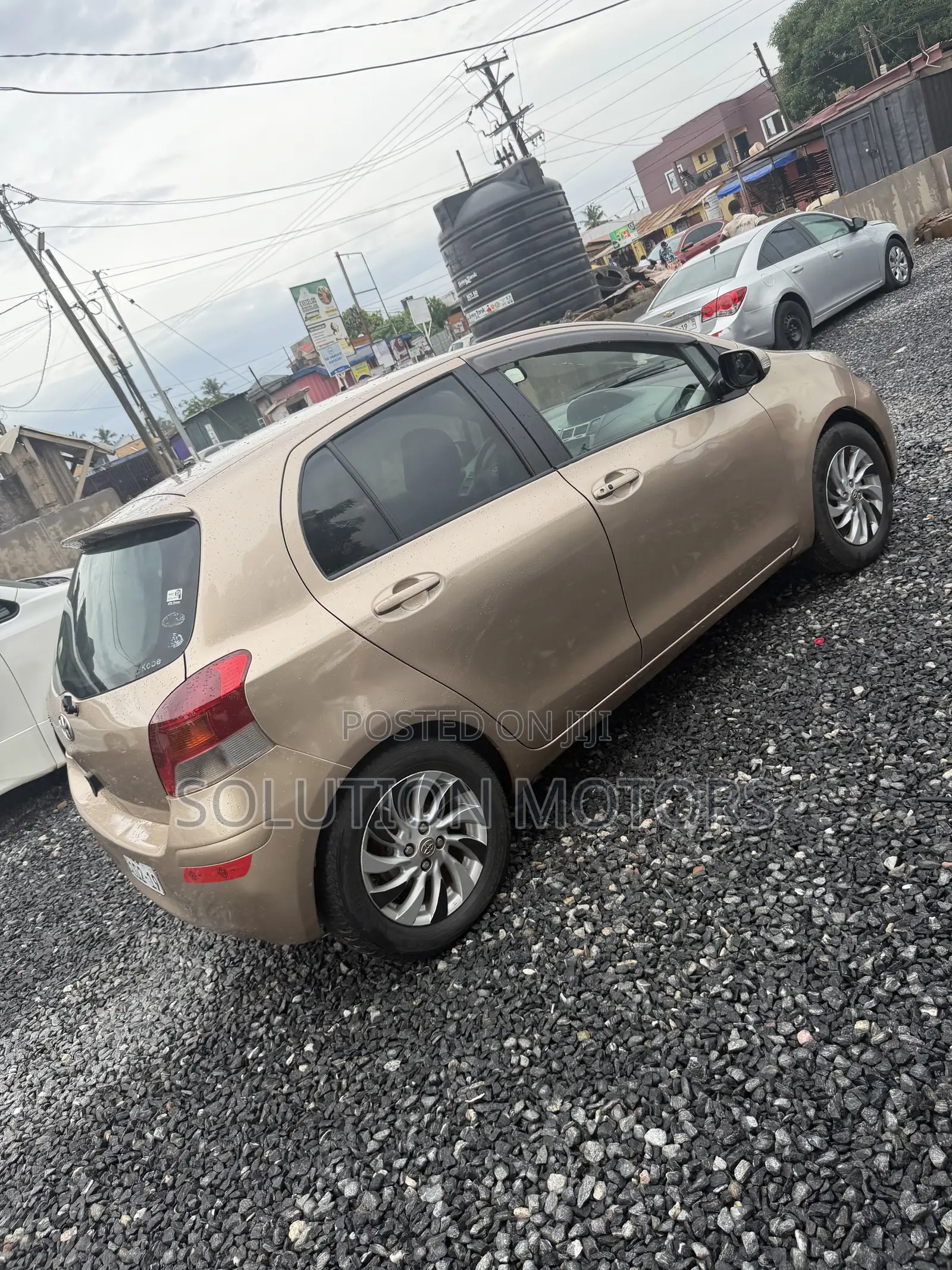 Toyota Vitz 2010 Gold