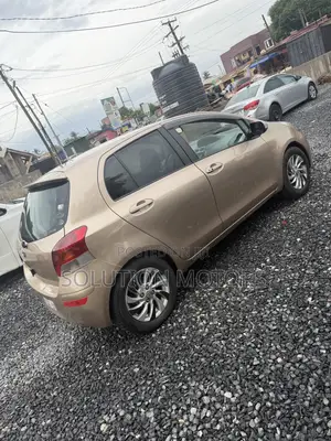 Toyota Vitz 2010 Gold
