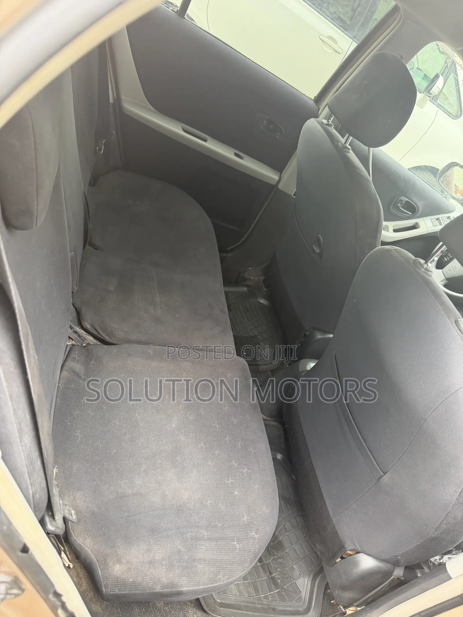 Toyota Vitz 2010 Gold