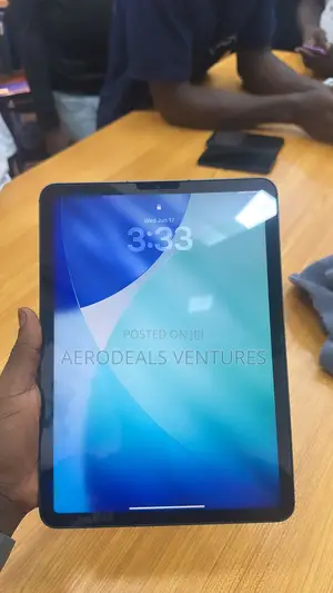 Apple iPad Air (2022) 64 GB Gray