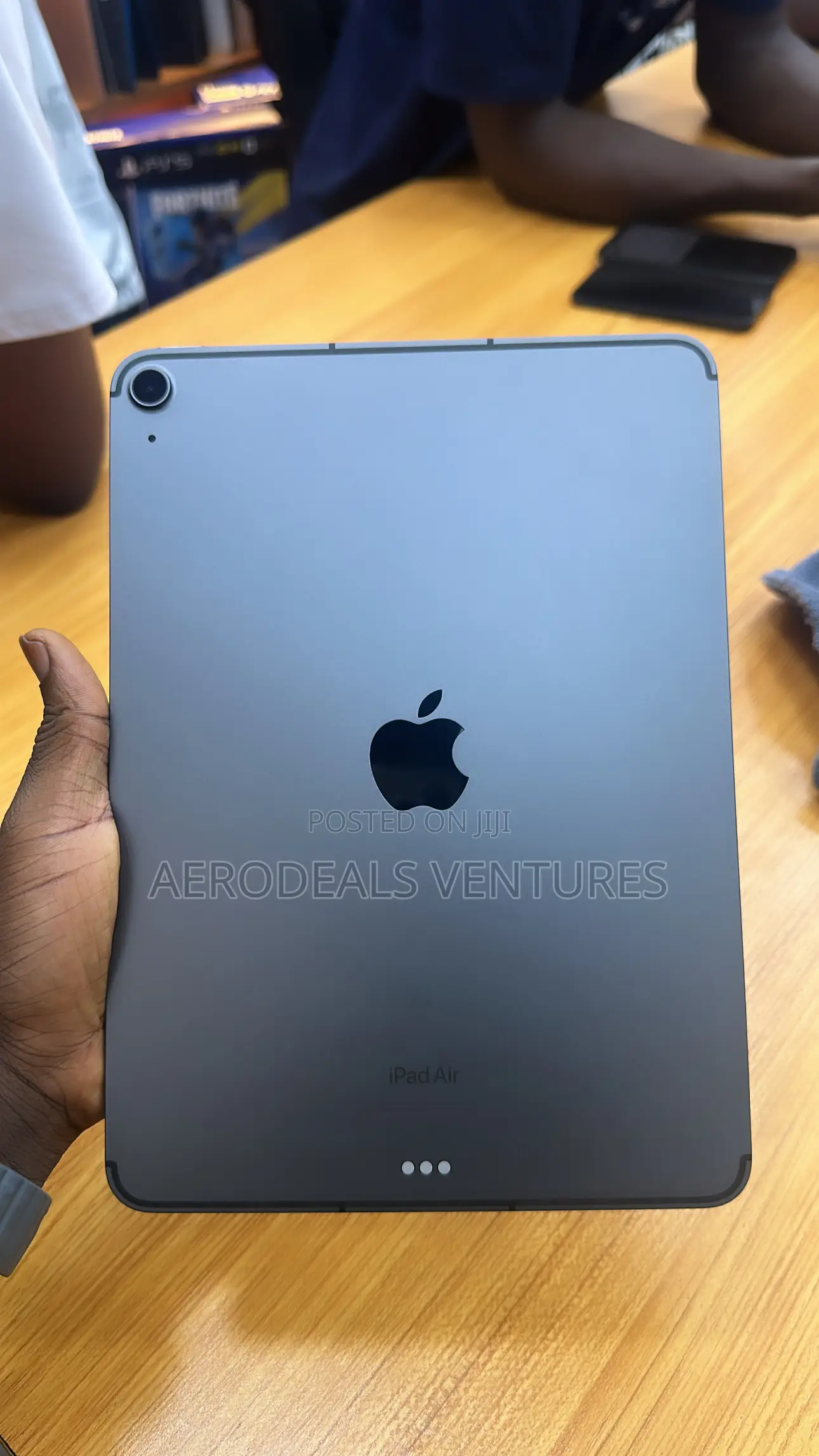 Apple iPad Air (2022) 64 GB Gray