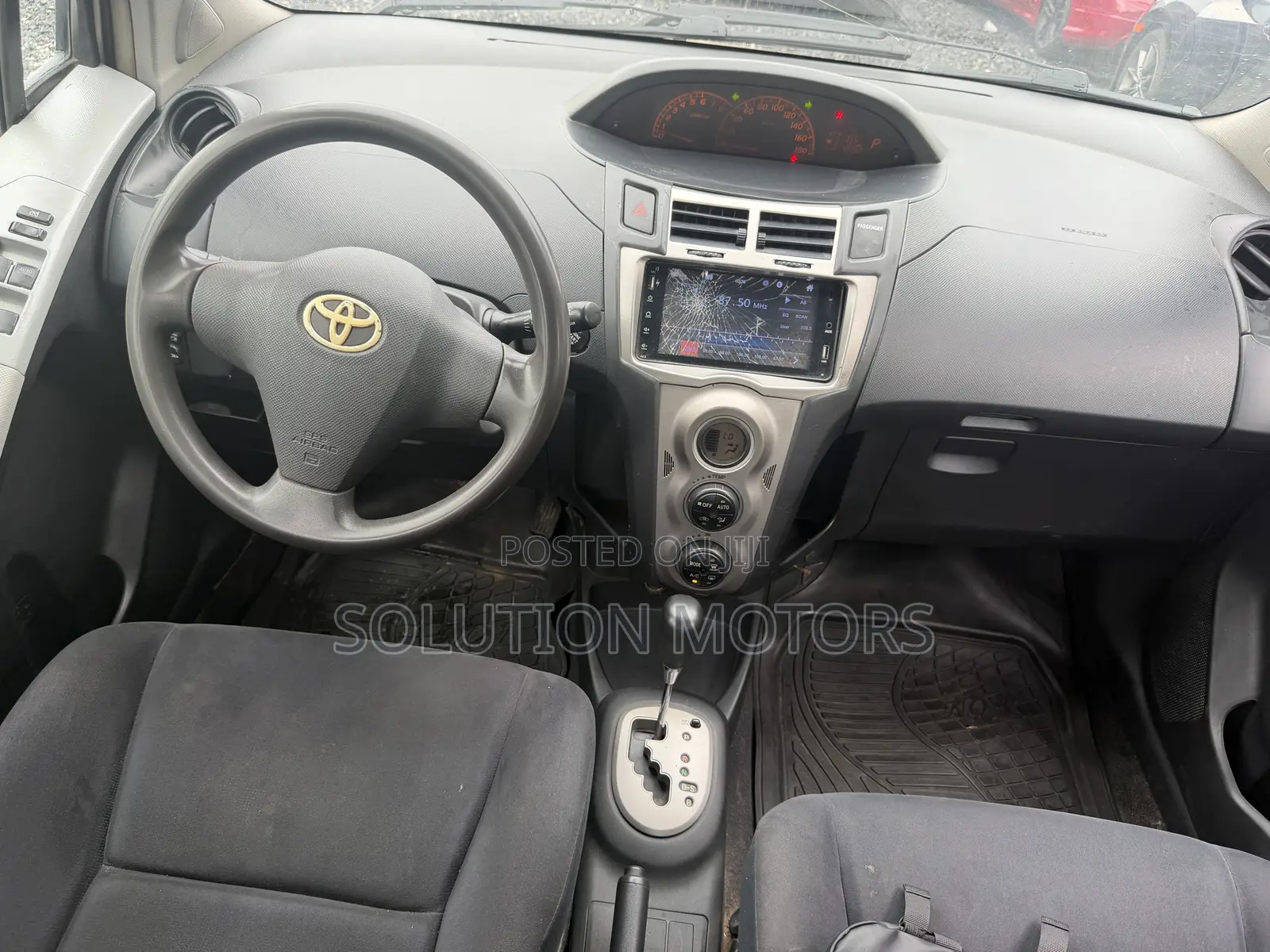 Toyota Vitz 2010 Gold