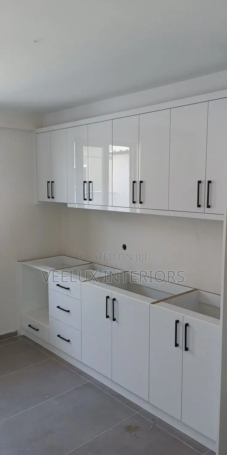 Luxury High-Gloss Kitchen Fitting Cabinetry