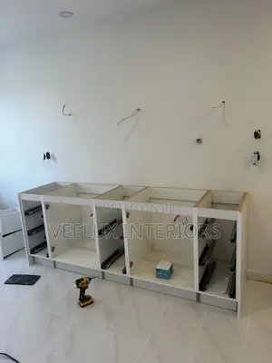 Luxury High-Gloss Kitchen Fitting Cabinetry