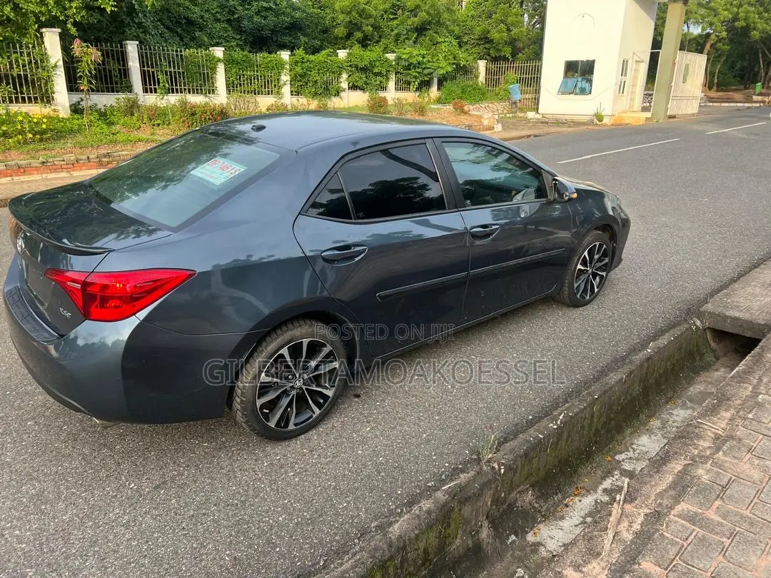Toyota Corolla XSE 4dr Sedan (1.8L 4cyl CVT) 2017 Black