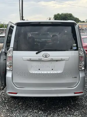 Toyota Voxy 2013 Silver