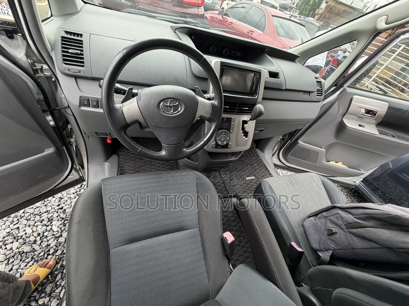 Toyota Voxy 2013 Silver