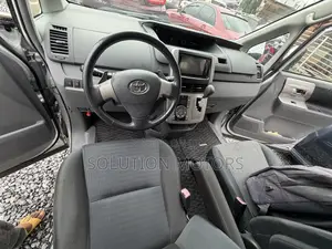 Toyota Voxy 2013 Silver
