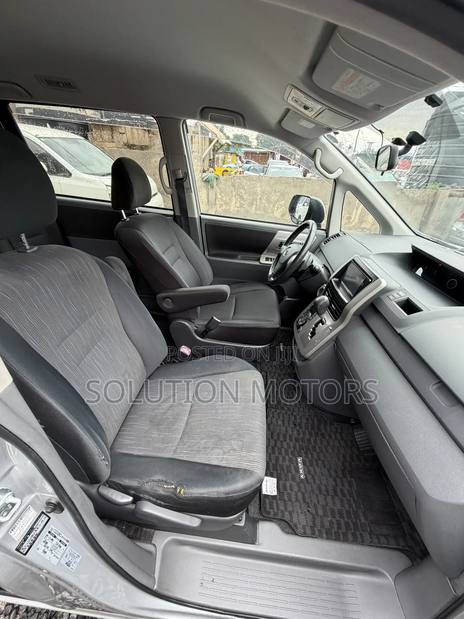 Toyota Voxy 2013 Silver