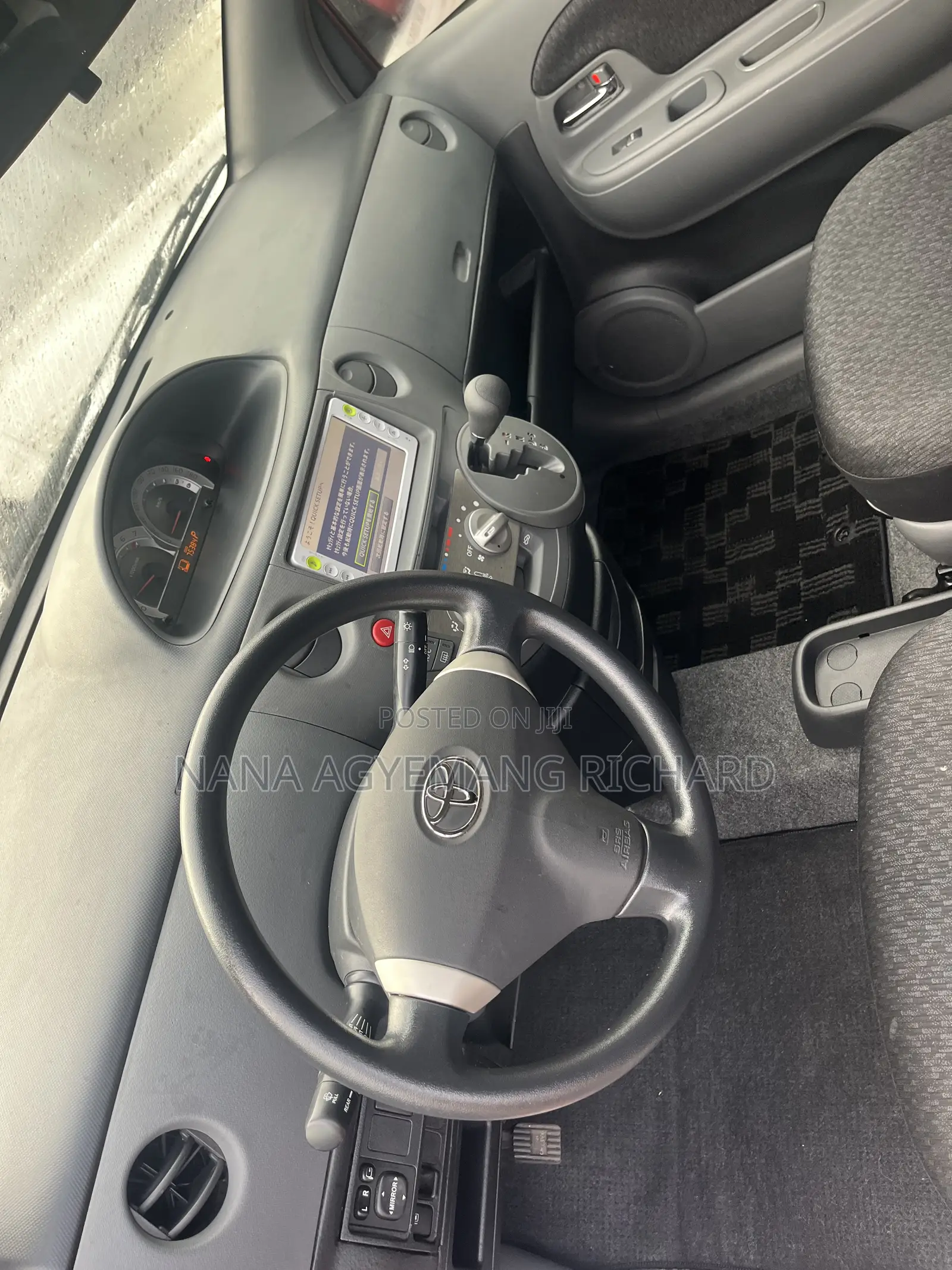 Toyota Sienta 1.5 FWD 2013 Silver