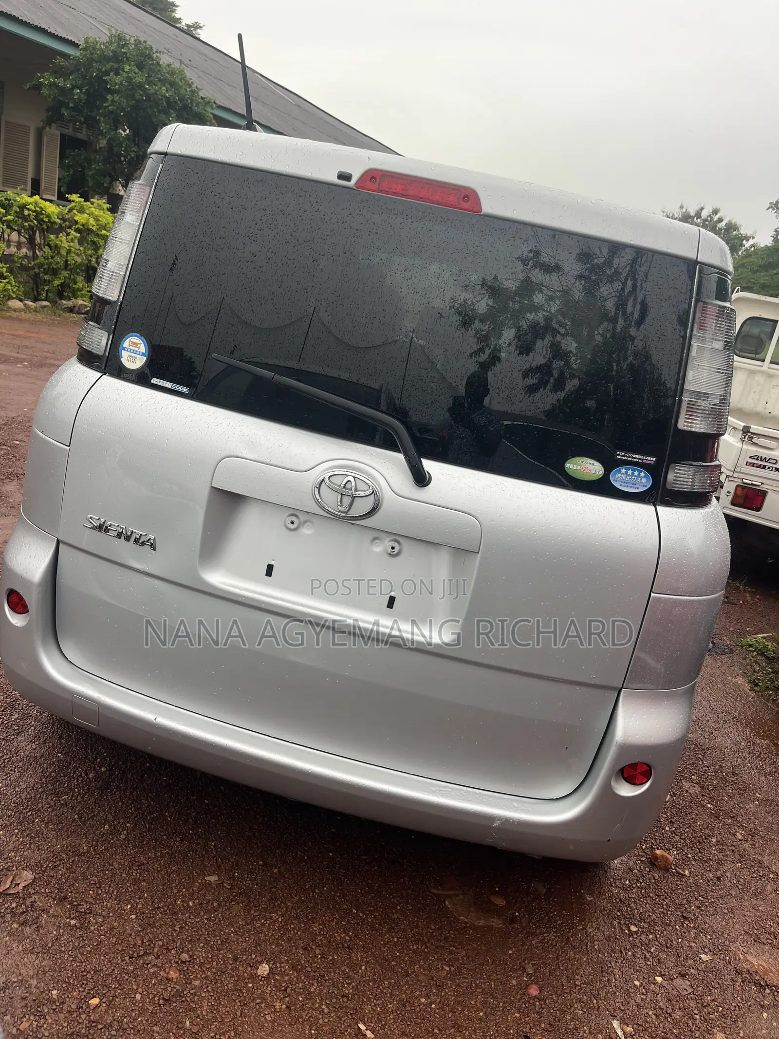 Toyota Sienta 1.5 FWD 2013 Silver